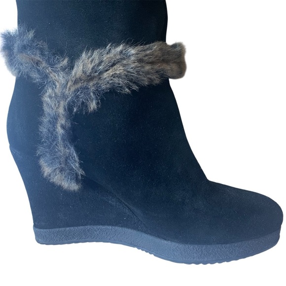 Guess OTK Suede Wedge Boots Faux Fur Trim Après-ski Winter Glam Black H3” 7.5. - Picture 5 of 7